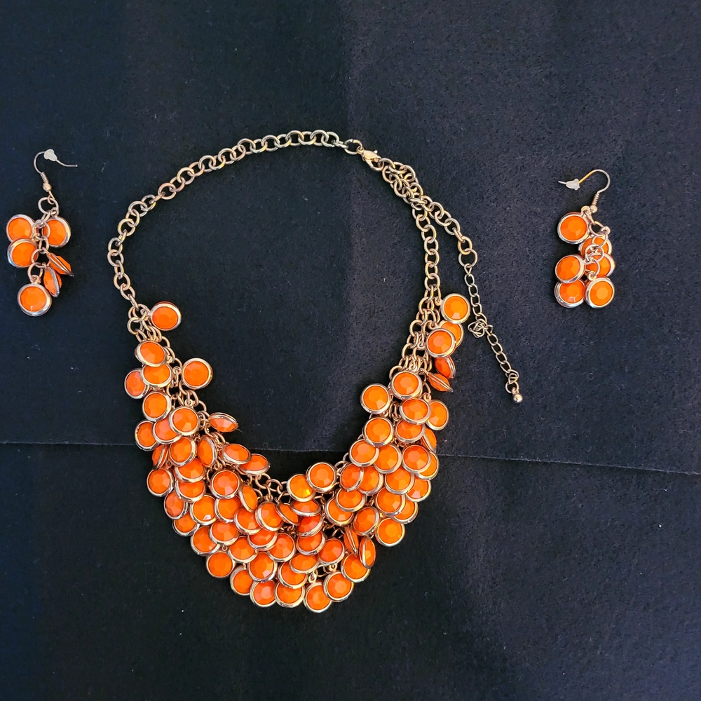Source Unknown Gold-Tone Orange Cluster Bib Necklace with Matching Earrings